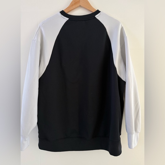 Nike Dri Fit Gold Swoosh Sweatshirt - Picture 5 of 8